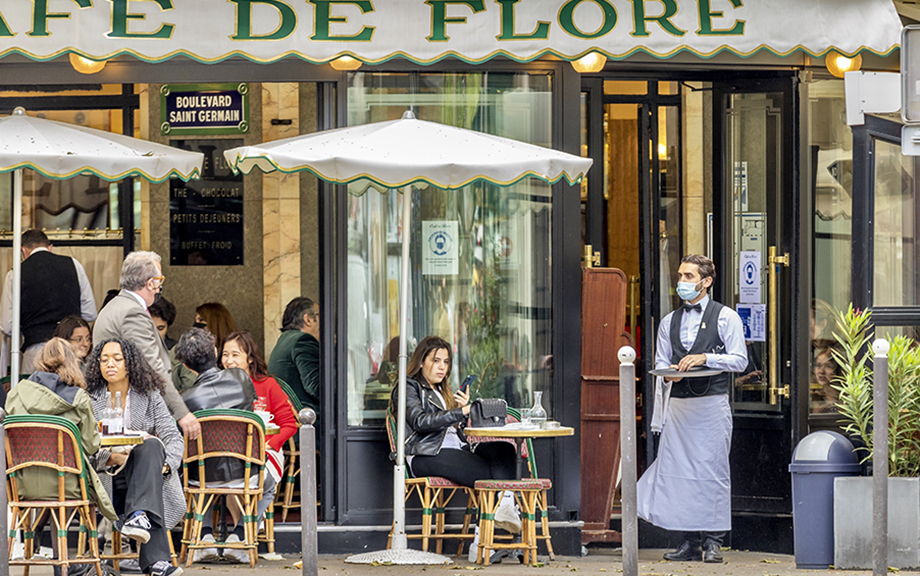 Photo: Paris outdoor cafe with waiter